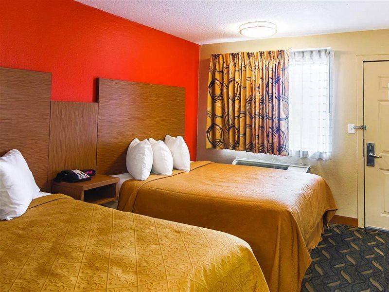 Days Inn & Suites By Wyndham Arlington Near Six Flags Eksteriør billede