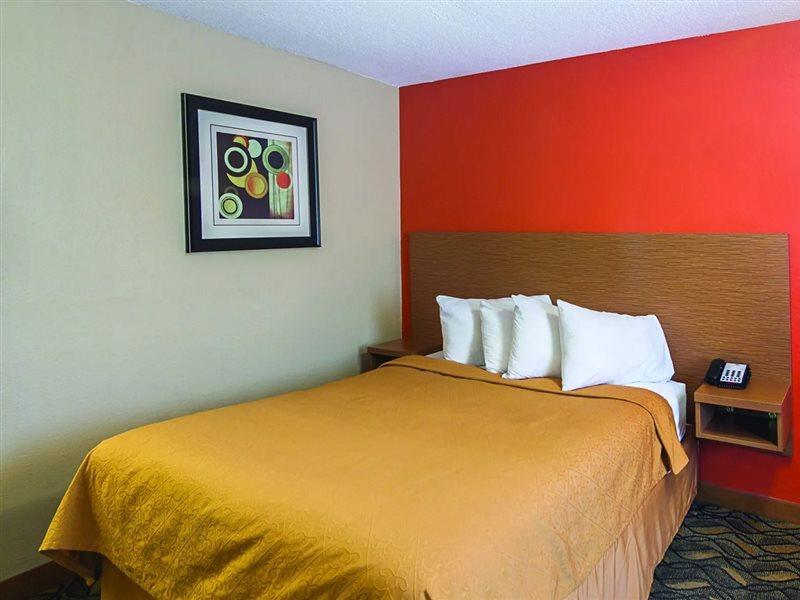 Days Inn & Suites By Wyndham Arlington Near Six Flags Eksteriør billede