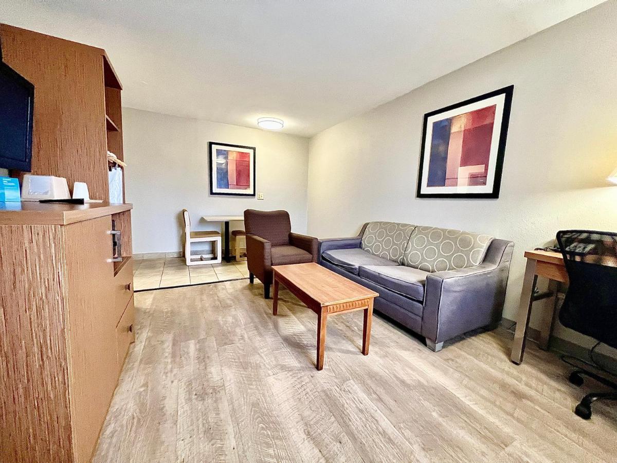 Days Inn & Suites By Wyndham Arlington Near Six Flags Eksteriør billede