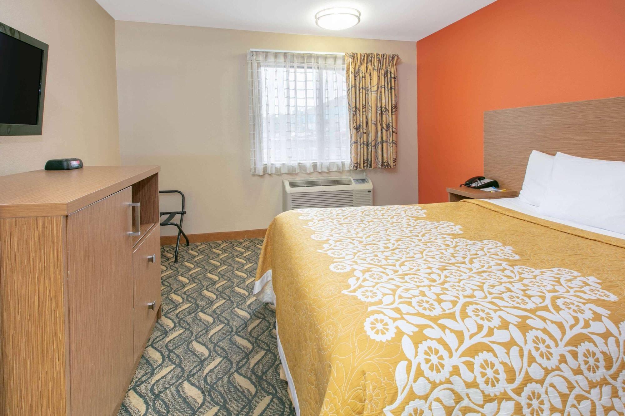 Days Inn & Suites By Wyndham Arlington Near Six Flags Eksteriør billede