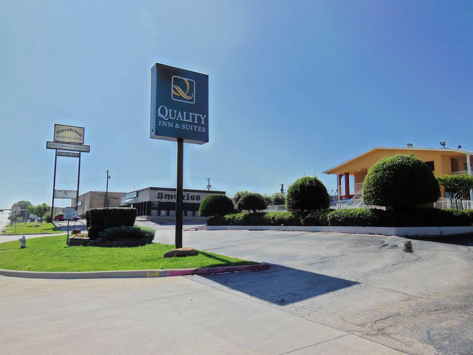 Days Inn & Suites By Wyndham Arlington Near Six Flags Eksteriør billede